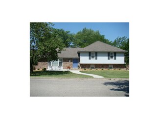 906 Elm St, Higginsville, MO 64037
