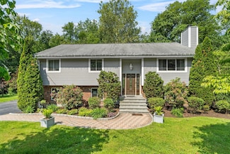 522 Westbrook Dr, Cortlandt Manor, NY 10567