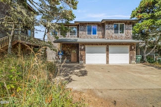 242 SW 27th St, Newport, OR 97365