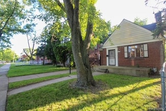 9737 Lakepointe St, Detroit, MI 48224