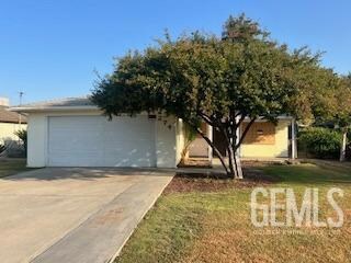 274 Olson Ave, Shafter, CA 93263