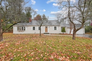 48 Cynthia Rd, Seekonk, MA 02771