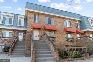 1745 S Hayes St Unit 2, Arlington, VA 22202