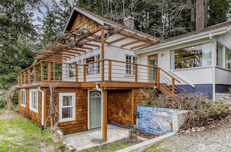 13585 Manzanita Rd NE, Bainbridge Island, WA 98110