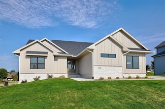 4925 162nd St, Urbandale, IA 50323