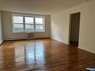 475 Grand Ave Unit 1C, Palisades Park, NJ 07650