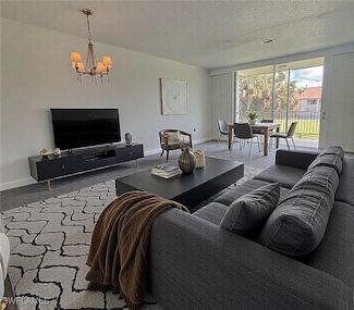 225 Turtle Lake Ct Unit 210, Naples, FL 34105
