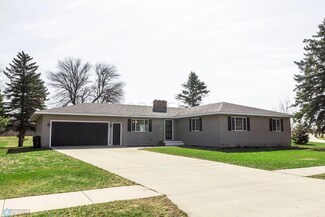 3502 River Dr S, Fargo, ND 58104