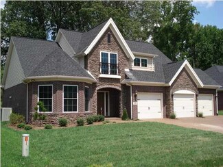 136 Palace Dr, Evansville, IN 47711
