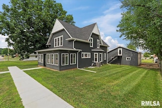 1103 Mulberry St, Bellevue, IA 52031