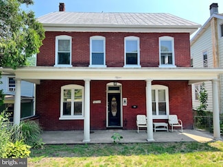 15 Railroad St, Landingville, PA 17972