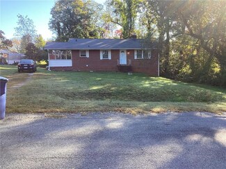 121 Huckabee Cir, Winston Salem, NC 27105
