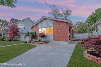 374 Tysens Ln, Staten Island, NY 10306