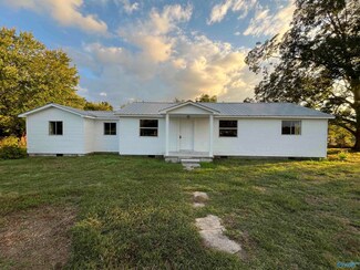 11265 Blue Pond Blvd W, Sylvania, AL 35988