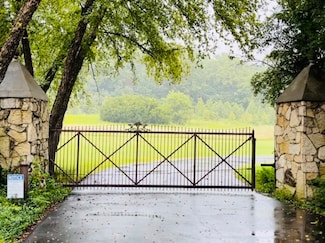 1104 S Valley Hill Rd, Woodstock, IL 60098