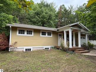 6393 Center Rd, Traverse City, MI 49686