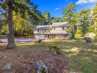 15 Woodridge Rd, Dover, MA 02030