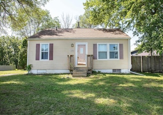 2713 Center St, Cedar Falls, IA 50613