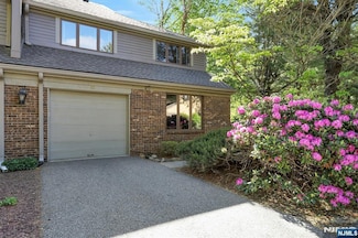 65 Cummings Ct, Mahwah, NJ 07430