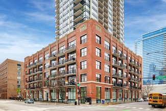 210 S Desplaines St Unit 402, Chicago, IL 60661
