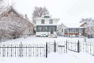 405 1st Ave NW, Mandan, ND 58554