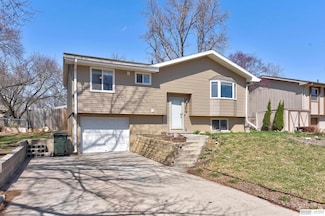 16 Redwood Ln, Yutan, NE 68073