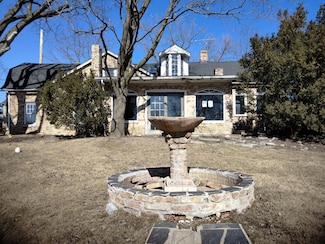 295 N Hunt Club Rd, Gurnee, IL 60031
