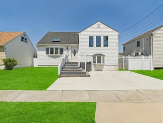 52 Martha St, Freeport, NY 11520