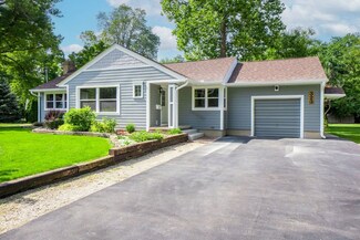 323 N State St, Genoa, IL 60135