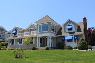 28 Shrewsbury Dr, Monmouth Beach, NJ 07750
