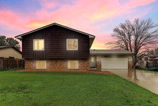 8317 Penn Ave N, Brooklyn Park, MN 55444
