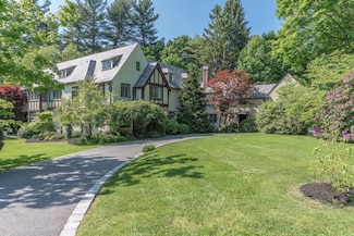1 Fawn Cir, Bedford, MA 01730