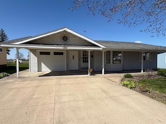 421 E Main St, Eitzen, MN 55931