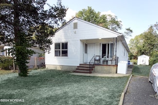 19 E 4th St, Howell, NJ 07731