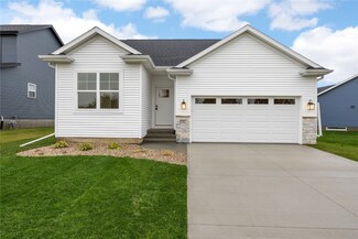9207 Grand Oaks Dr NE, Cedar Rapids, IA 52402