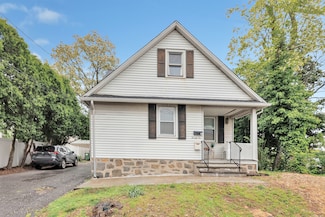 26 Longfellow Ave, Fairfield, CT 06825