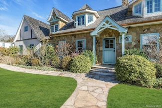 249 Gerritsen Ave, Bayport, NY 11705