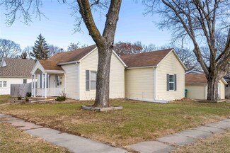 310 S 3rd St, Indianola, IA 50125