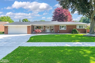 528 Hidden Ln, Grosse Pointe Woods, MI 48236