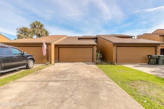 120 Lakewood Village Cir, Daytona Beach, FL 32119