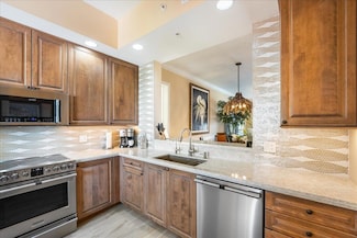 37 Harbour Isle Dr E Unit 304, Fort Pierce, FL 34949