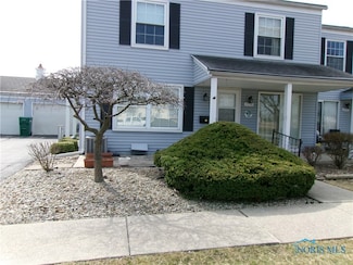 3710 Lakepointe Dr Unit 2, Northwood, OH 43619