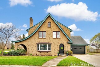 480 Cheshire Dr NE, Grand Rapids, MI 49505