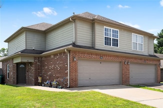 874 Oakwood Ln, Centerton, AR 72719