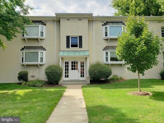 2906 Peyton Randolph Dr Unit 201, Falls Church, VA 22044