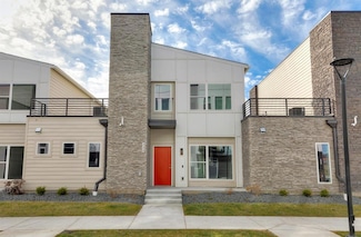 435 SW 12th St, Des Moines, IA 50309