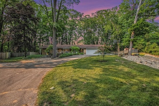 7238 Willobee St, Coloma, MI 49038