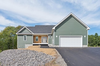 32 Middle Jam Rd, Gorham, ME 04038