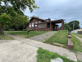 109 W Macon St, Clinton, IL 61727