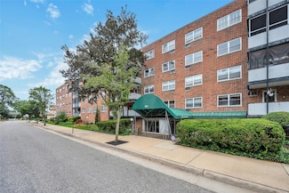 100 Lincoln Ave Unit 16A, Mineola, NY 11501